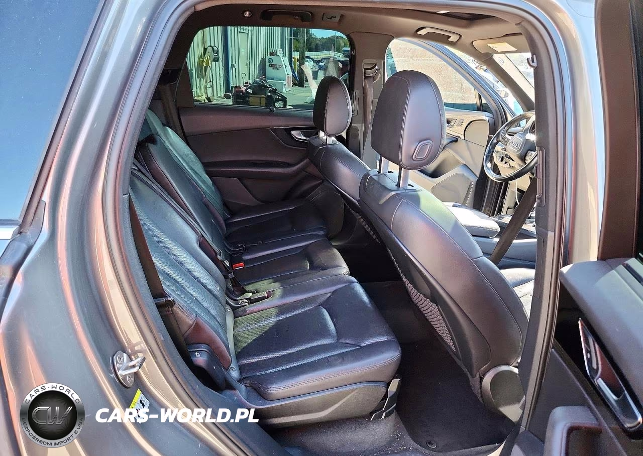 2017 Audi Q7 Premium Plus VIN:WA1LAAF70HD058211 - 11