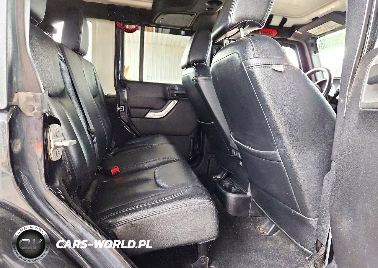 2015 Jeep Wrangler Unlimited Sahara VIN:1C4BJWEG4FL630318 - 10