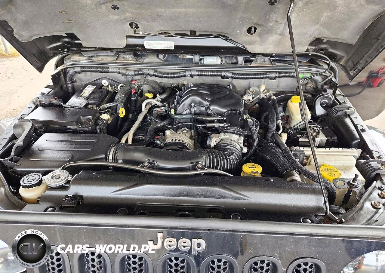 2015 Jeep Wrangler Unlimited Sahara VIN:1C4BJWEG4FL630318 - 11