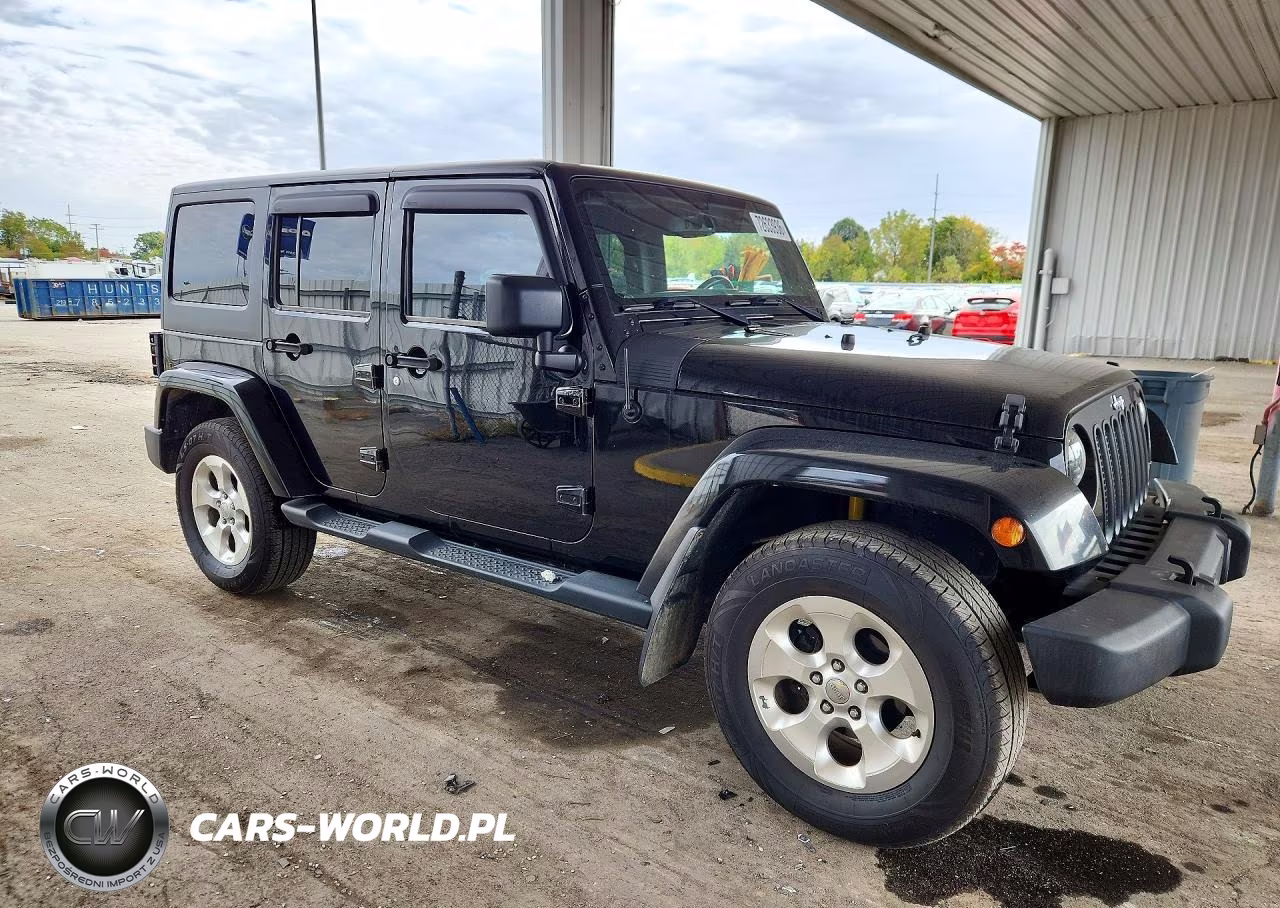2015 Jeep Wrangler Unlimited Sahara VIN:1C4BJWEG4FL630318 - 4