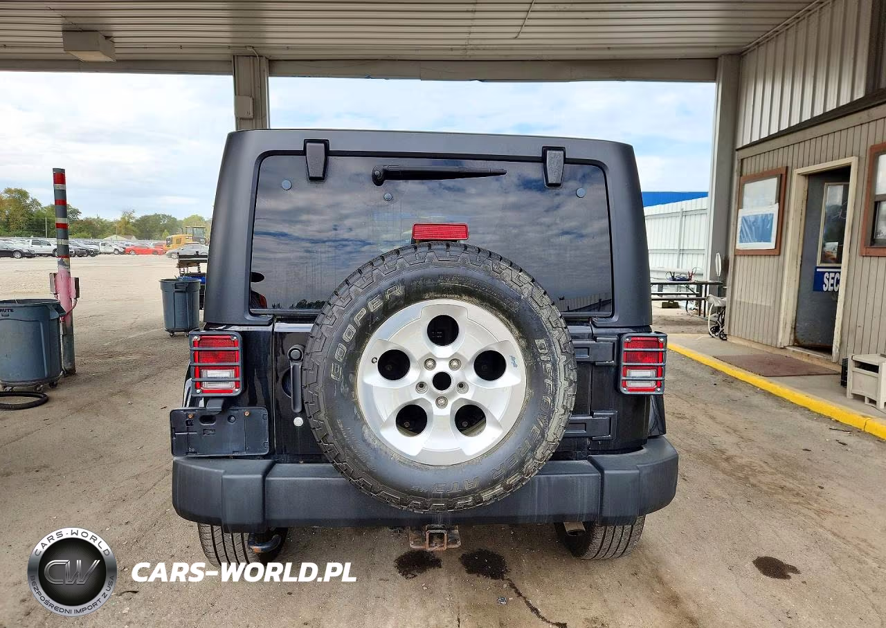 2015 Jeep Wrangler Unlimited Sahara VIN:1C4BJWEG4FL630318 - 6