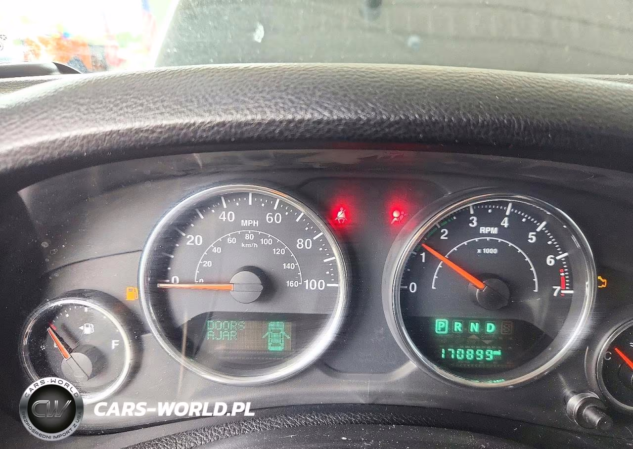 2015 Jeep Wrangler Unlimited Sahara VIN:1C4BJWEG4FL630318 - 9