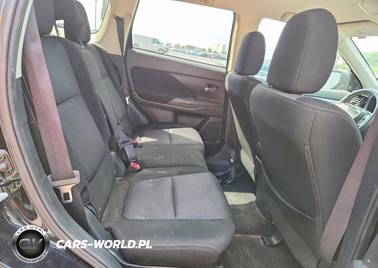 2018 Mitsubishi Outlander VIN:JA4AD2A30JZ068867 - 11