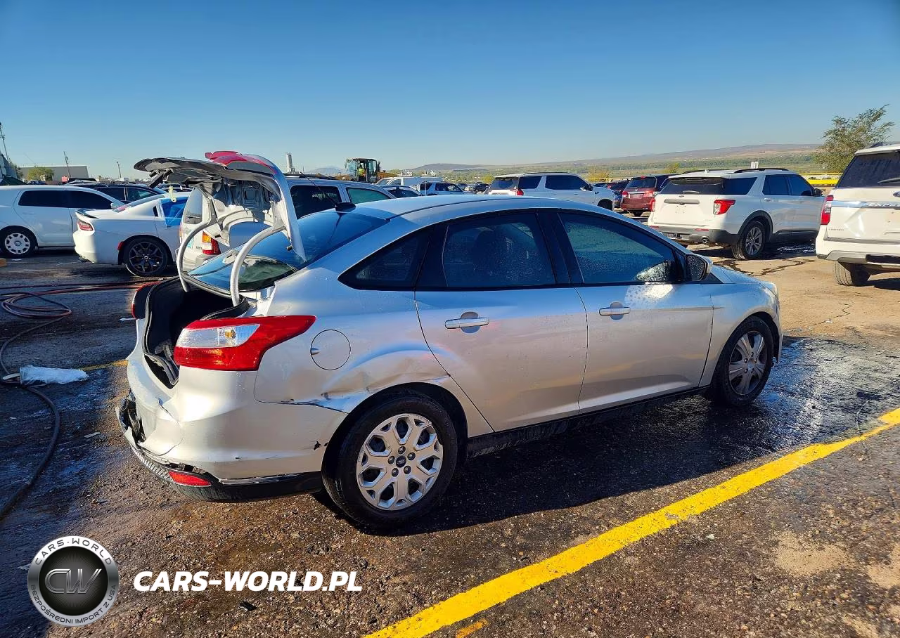 2012 Ford Focus Se VIN:1FAHP3F26CL313555 - 3