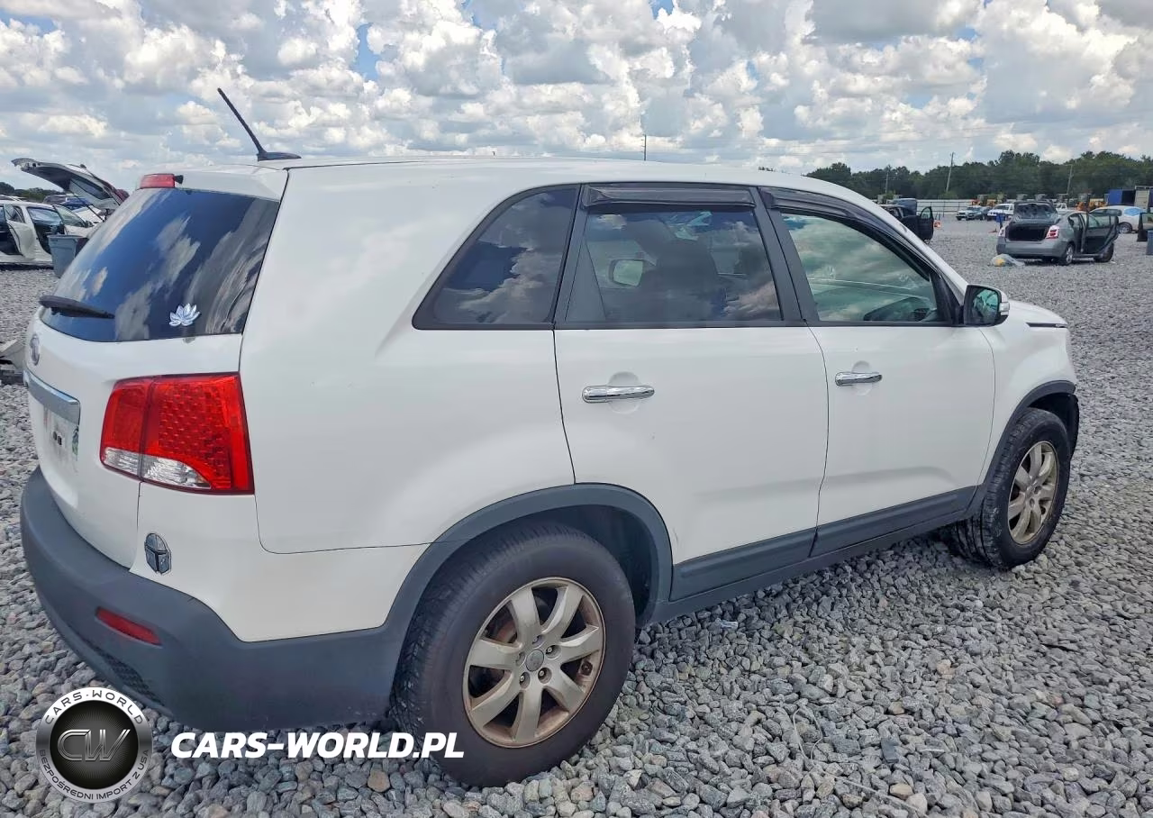 2013 Kia Sorento Lx VIN:5XYKT4A15DG313317 - 3