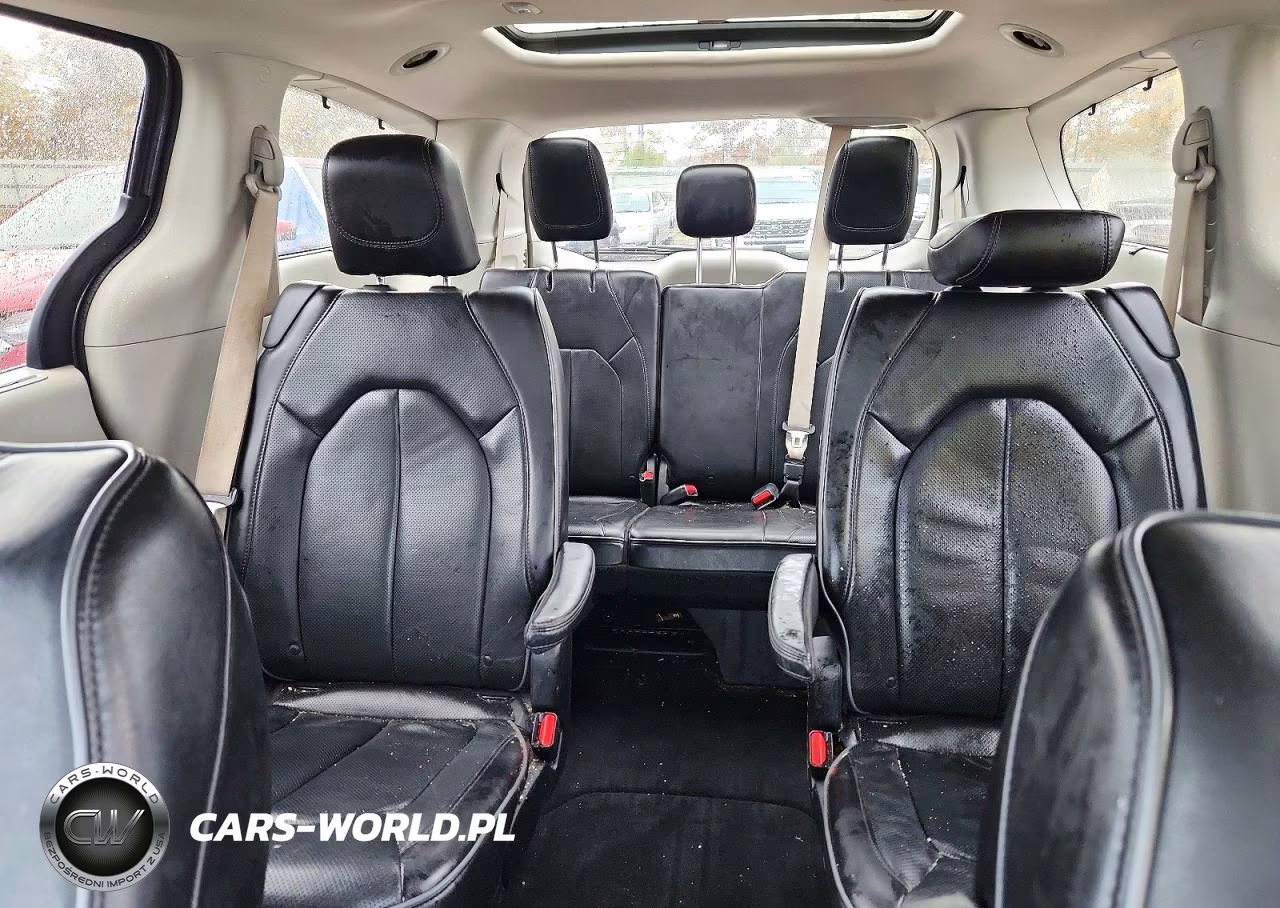 2019 Chrysler Pacifica Limited VIN:2C4RC1GG4KR734544 - 10
