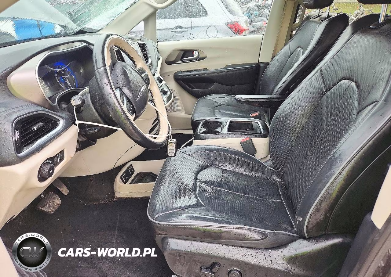 2019 Chrysler Pacifica Limited VIN:2C4RC1GG4KR734544 - 7