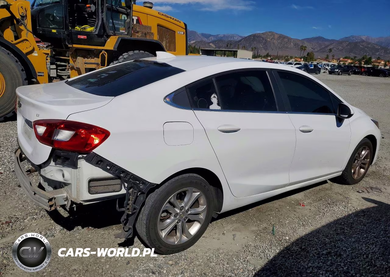 2019 Chevrolet Cruze Lt VIN:1G1BE5SM2K7109764 - 3