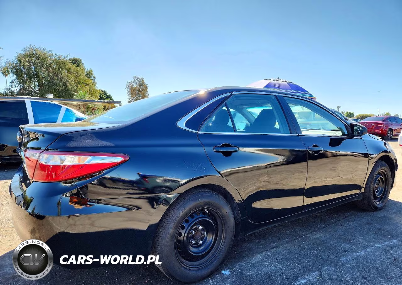 2016 Toyota Camry Le VIN:4T1BF1FK8GU132038 - 3