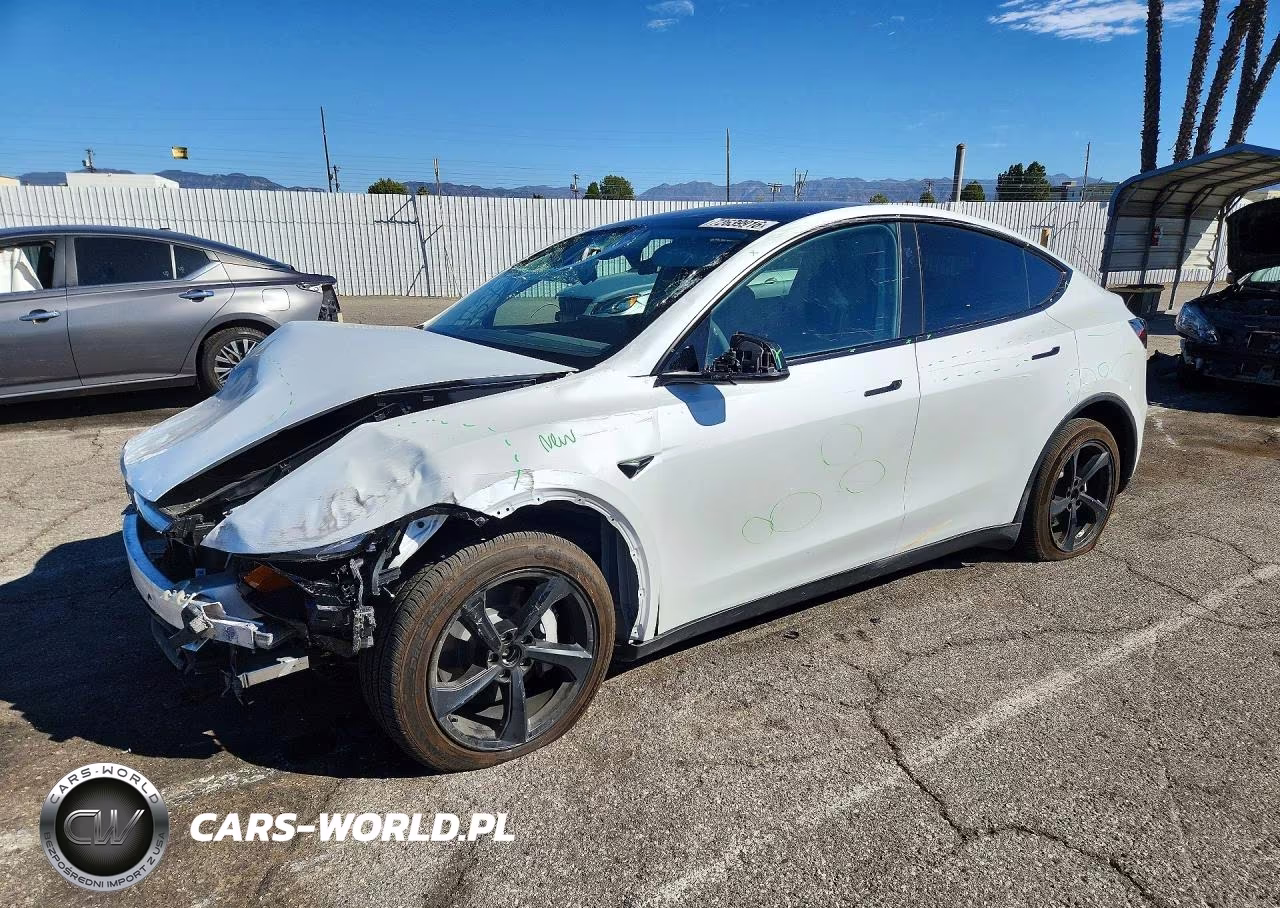 2026 Tesla Model Y VIN:7SAYGDEE5TF358262 - 1