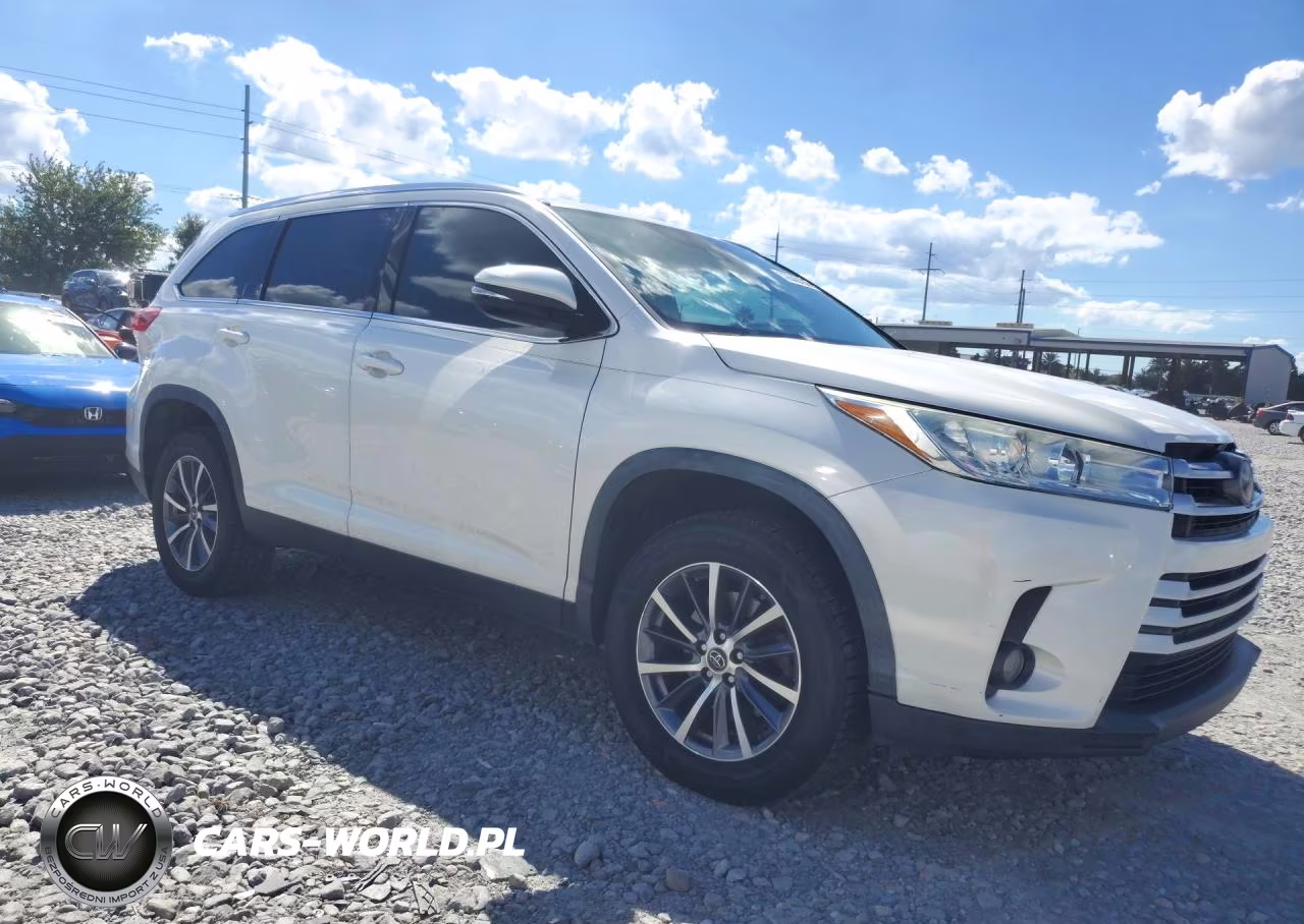 2019 Toyota Highlander Xle VIN:5TDKZRFH2KS572333 - 4
