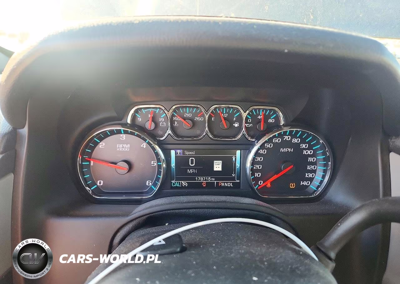 2018 Chevrolet Suburban K1500 Lt VIN:1GNSKHKC1JR182191 - 9