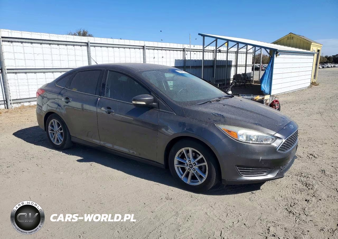 2016 Ford Focus Se VIN:1FADP3F27GL263169 - 4