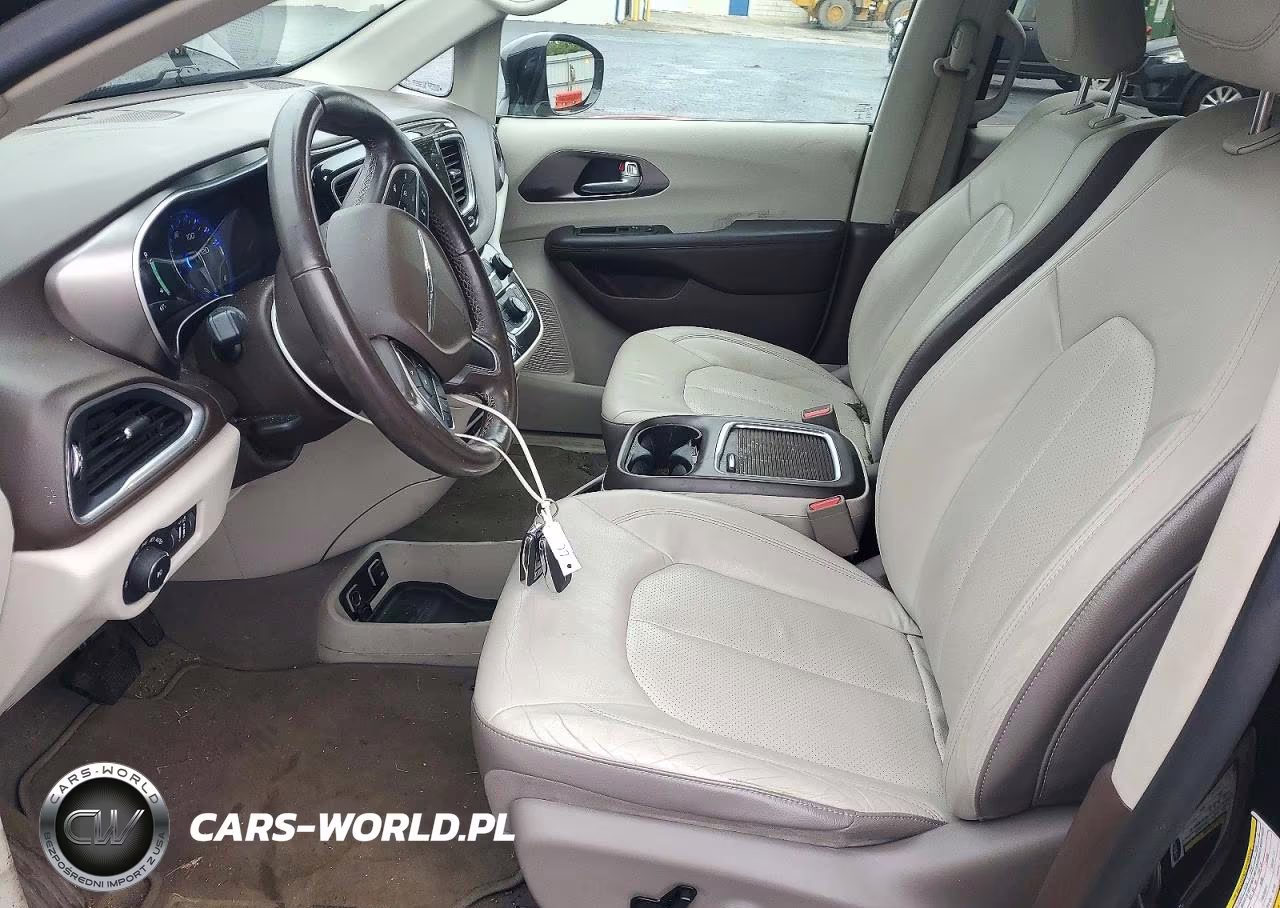 2018 Chrysler Pacifica Touring L Plus VIN:2C4RC1EG3JR131232 - 7