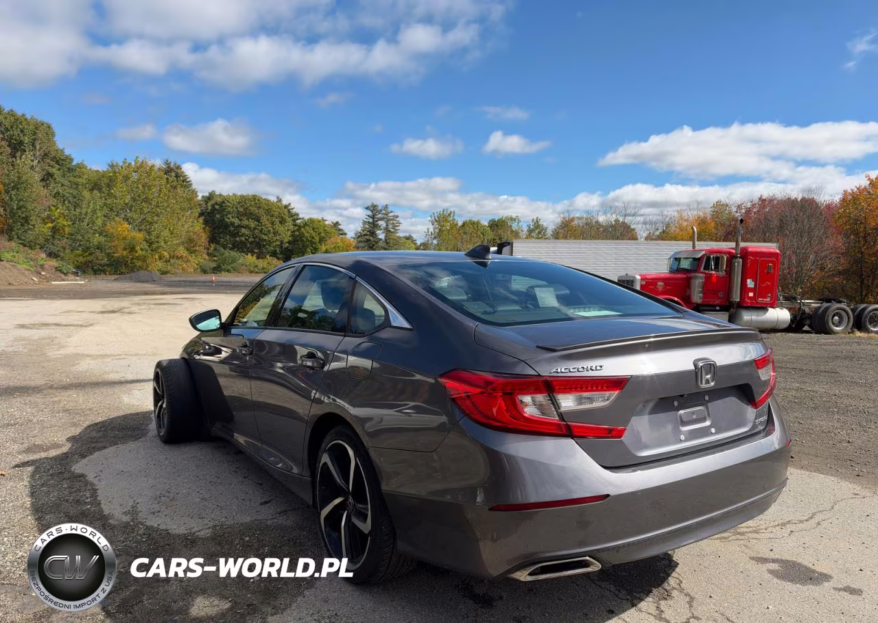 2018 Honda Accord Sport VIN:1HGCV1F3XJA096996 - 3