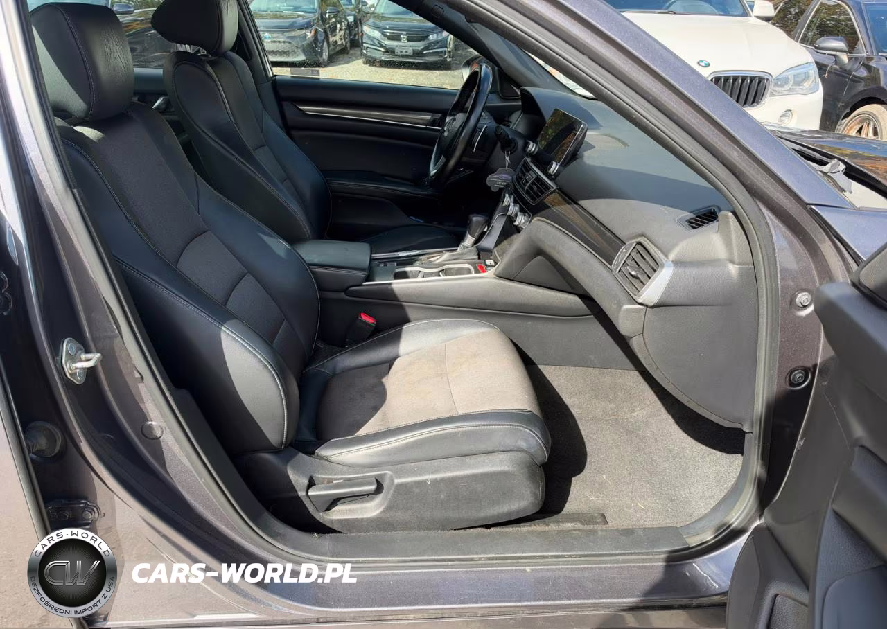 2018 Honda Accord Sport VIN:1HGCV1F3XJA096996 - 5