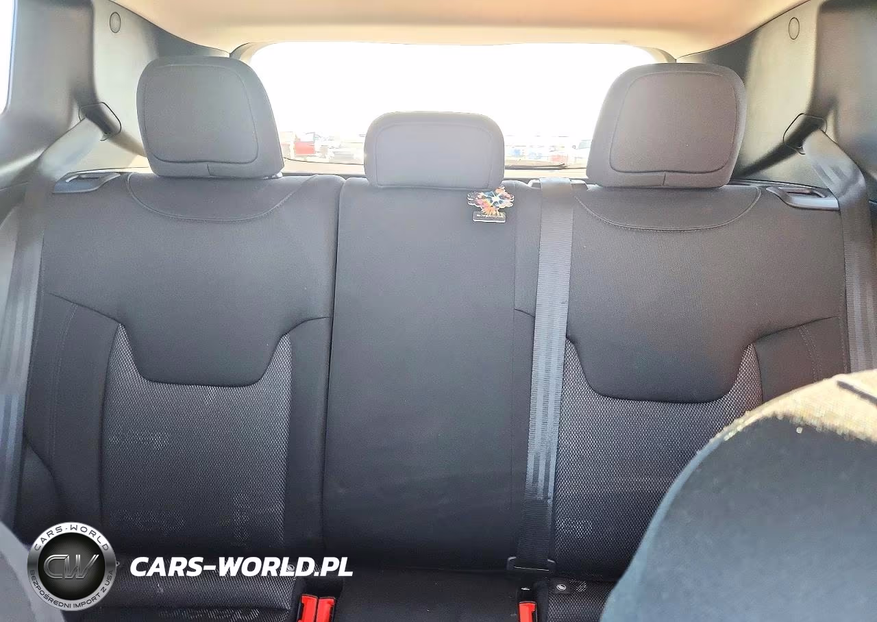 2017 Jeep Renegade Latitude VIN:ZACCJBBBXHPG63280 - 10