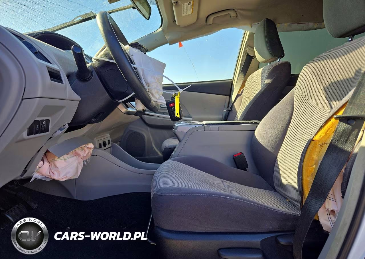 2017 Toyota Prius V Two VIN:JTDZN3EU0HJ060100 - 7