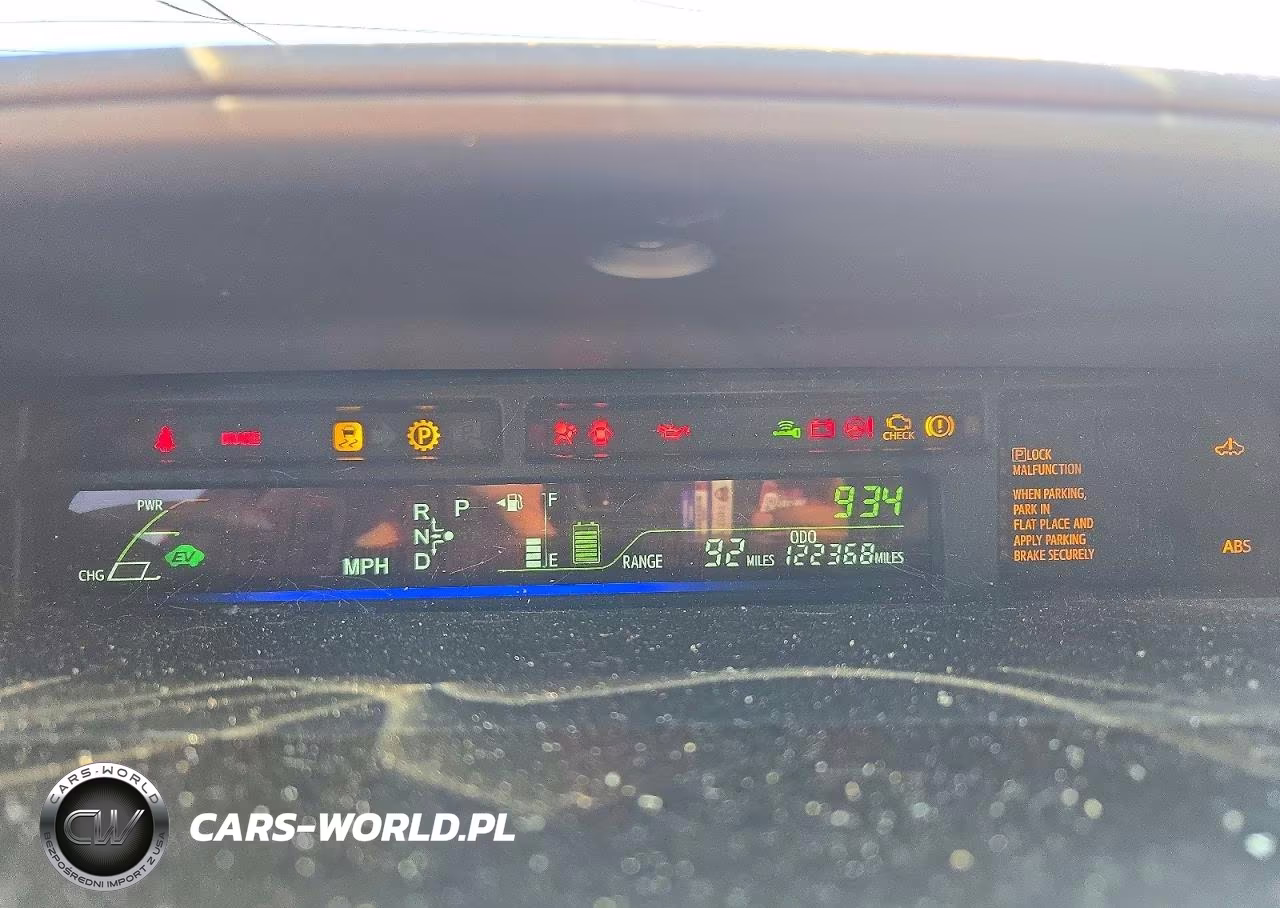 2017 Toyota Prius V Two VIN:JTDZN3EU0HJ060100 - 9