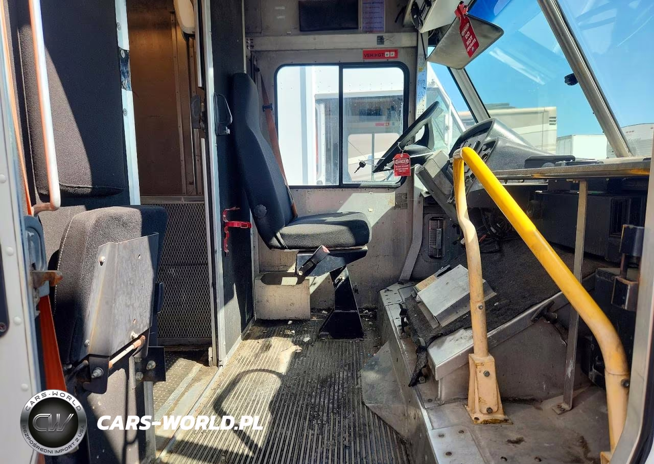 2007 Freightliner Mt45G Chassis Delivery Truck VIN:4UZAANBW57CX54130 - 11