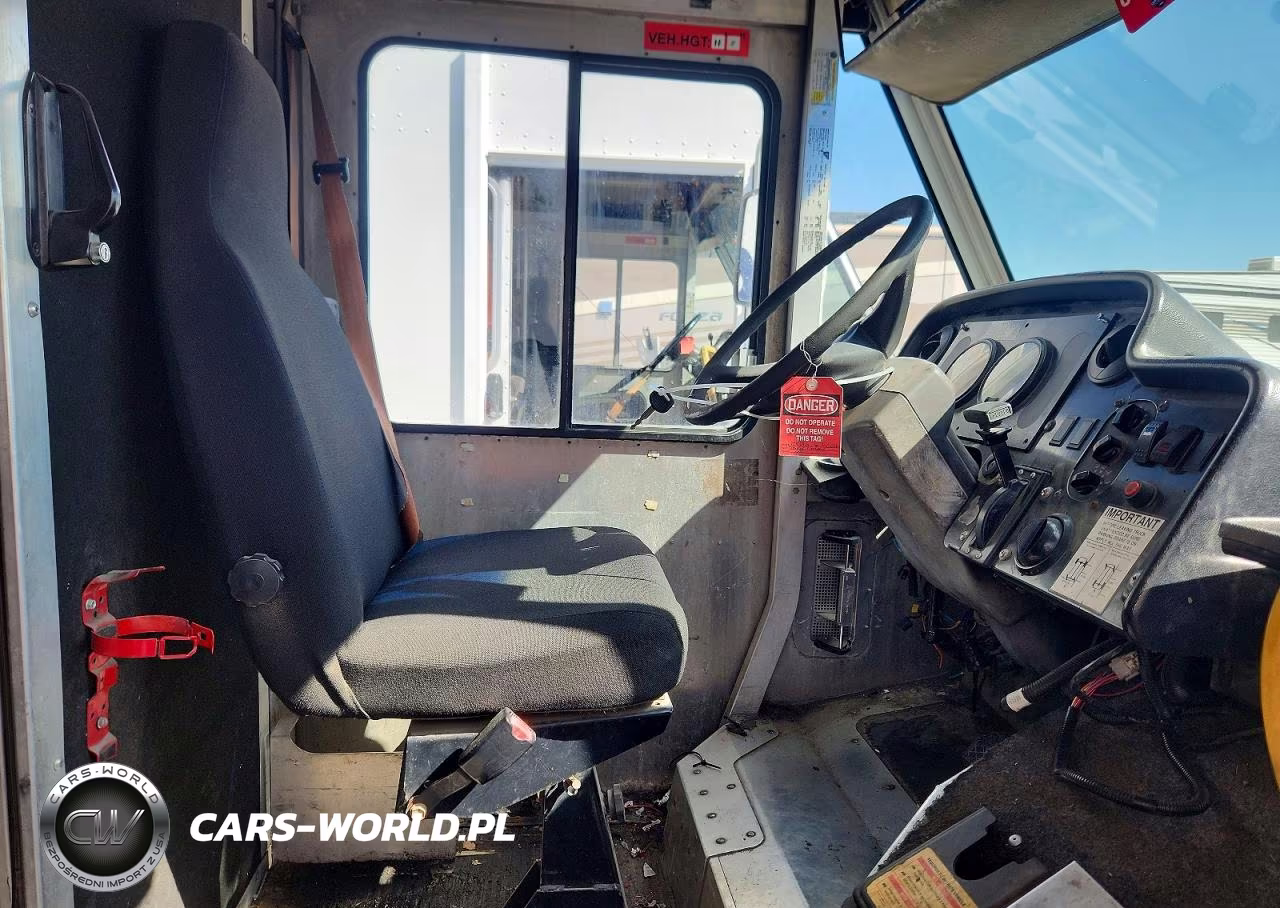 2007 Freightliner Mt45G Chassis Delivery Truck VIN:4UZAANBW57CX54130 - 7