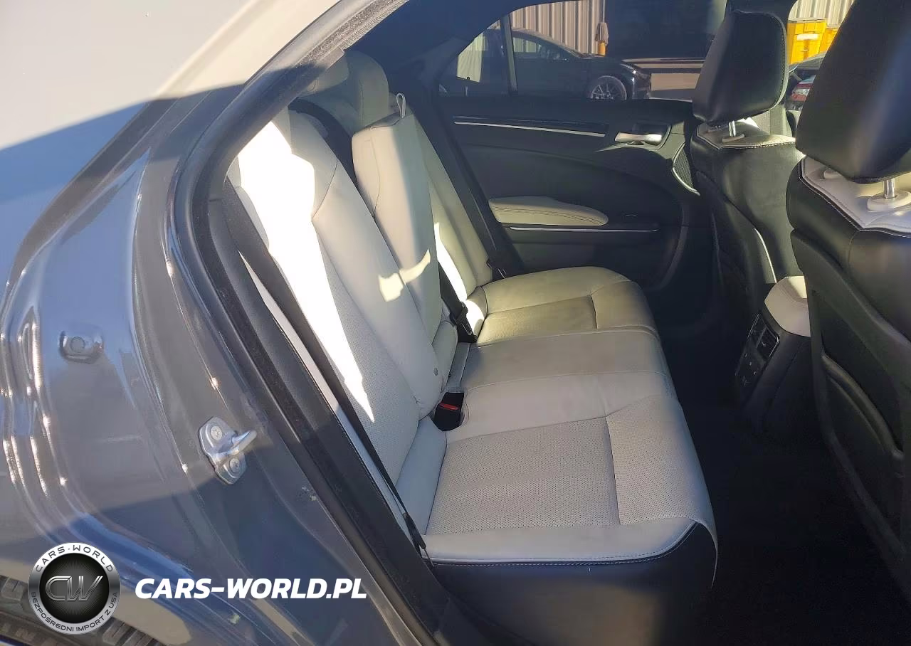 2017 Chrysler 300 S VIN:2C3CCABG2HH526811 - 10