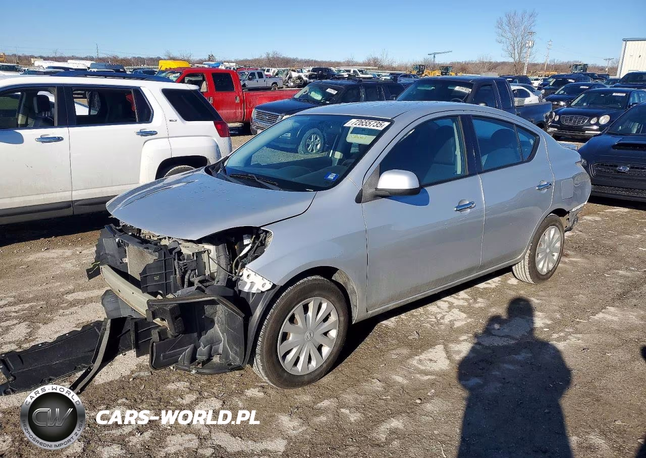 2014 Nissan Versa S – zdjęcie 1 z 12