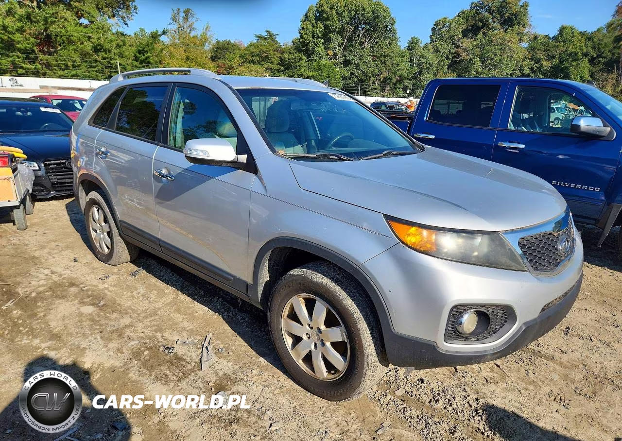 2011 Kia Sorento Lx VIN:5XYKT4A13BG038852 - 4