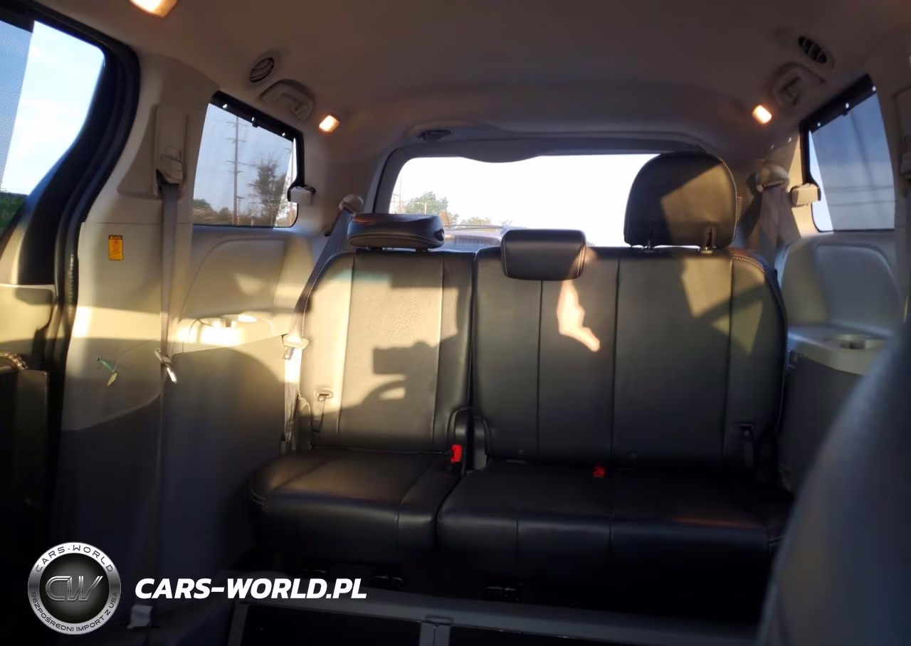 2011 Toyota Sienna Sport VIN:5TDXK3DC0BS117012 - 10