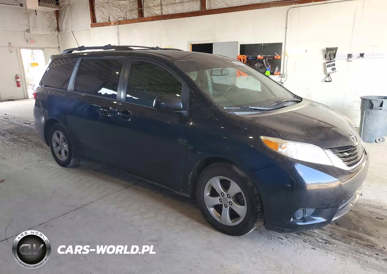 2015 Toyota Sienna Le VIN:5TDKK3DC7FS653293 - 4