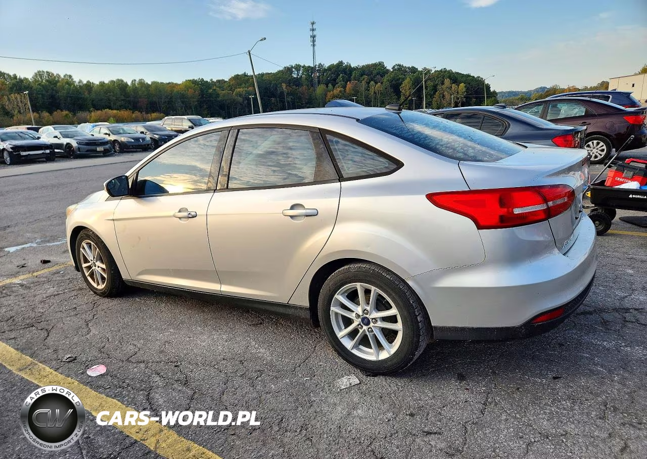 2015 Ford Focus Se VIN:1FADP3F24FL292076 - 2