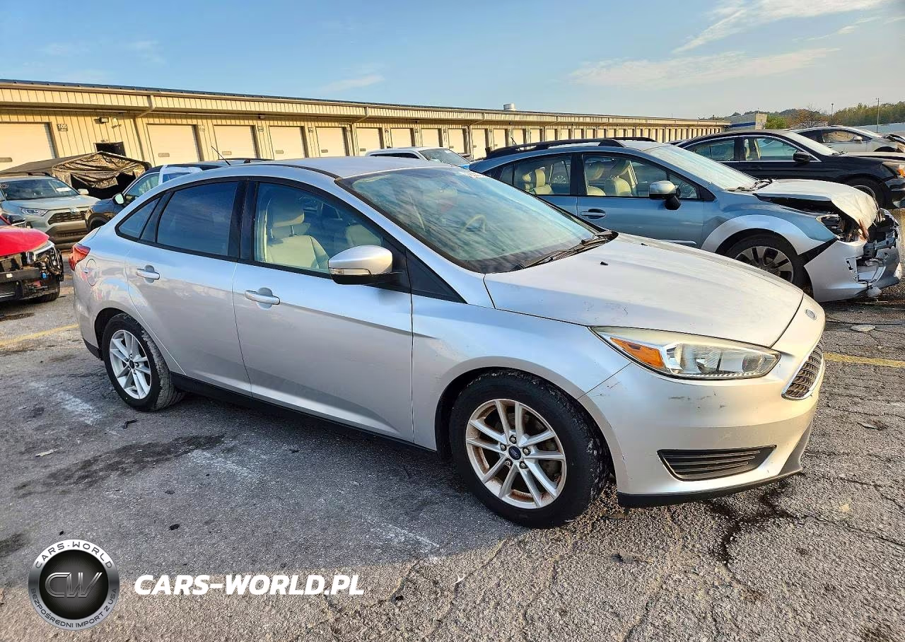 2015 Ford Focus Se VIN:1FADP3F24FL292076 - 4