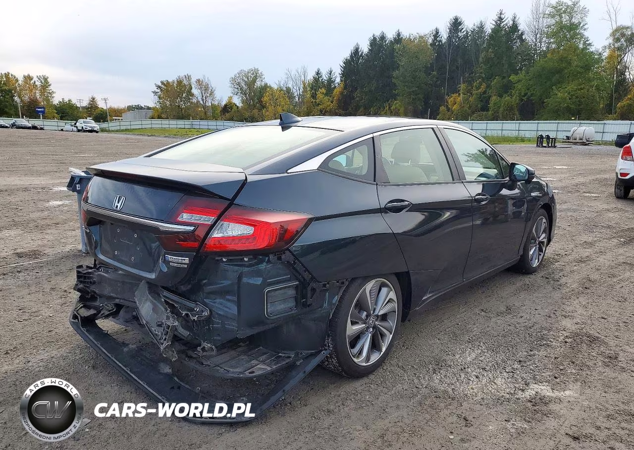 2018 Honda Clarity Touring VIN:JHMZC5F30JC006702 - 3