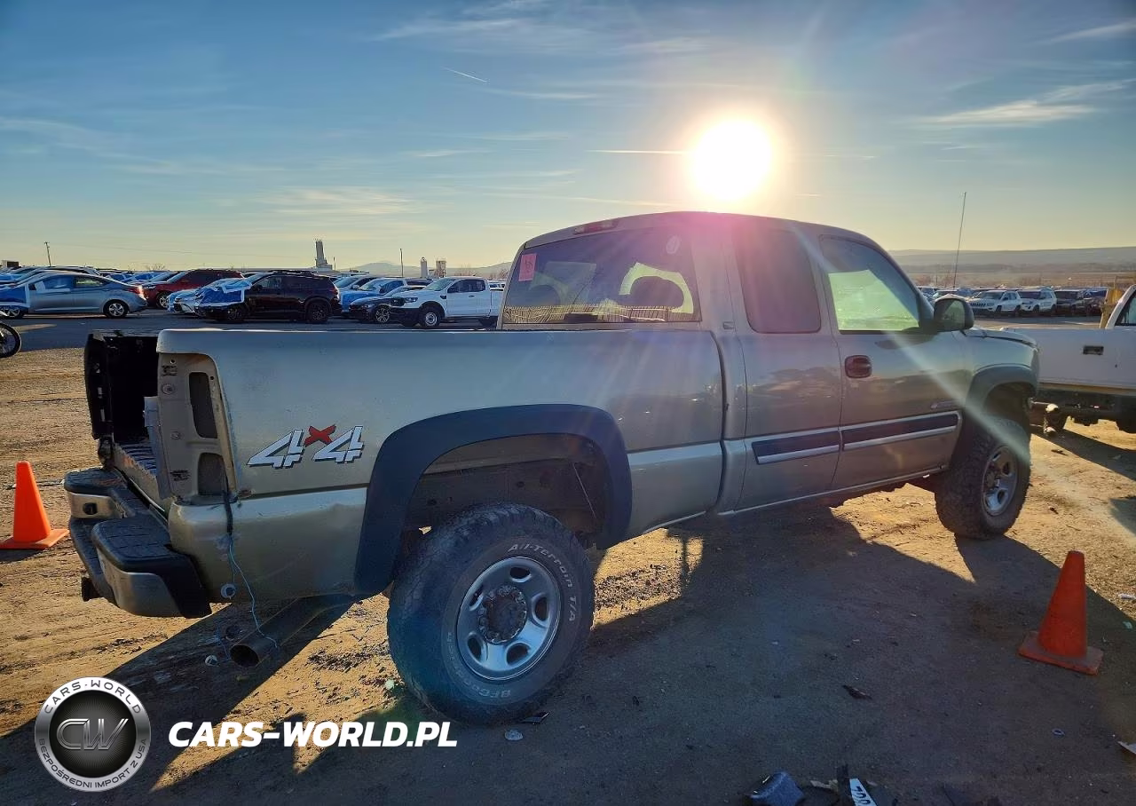 2005 Chevrolet Silverado K2500 Heavy Duty VIN:1GCHK29U15E255104 - 3