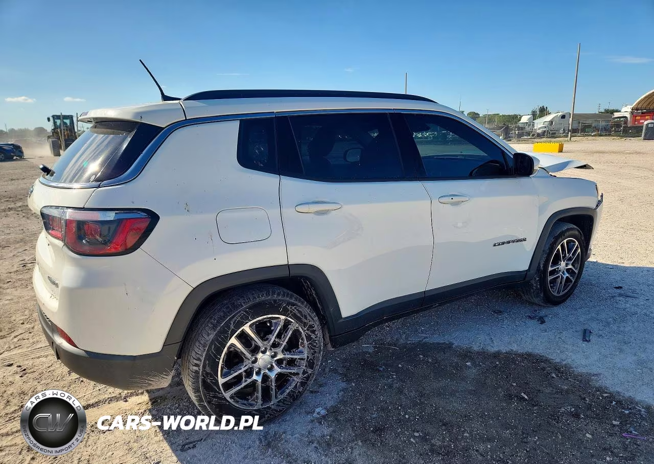 2019 Jeep Compass Latitude VIN:3C4NJCBB0KT843687 - 3