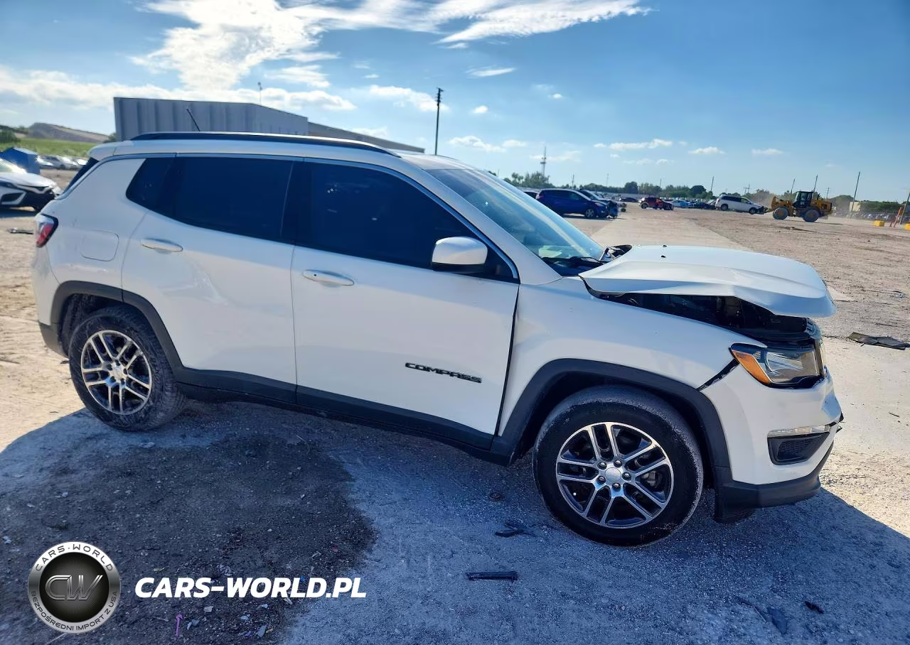 2019 Jeep Compass Latitude VIN:3C4NJCBB0KT843687 - 4