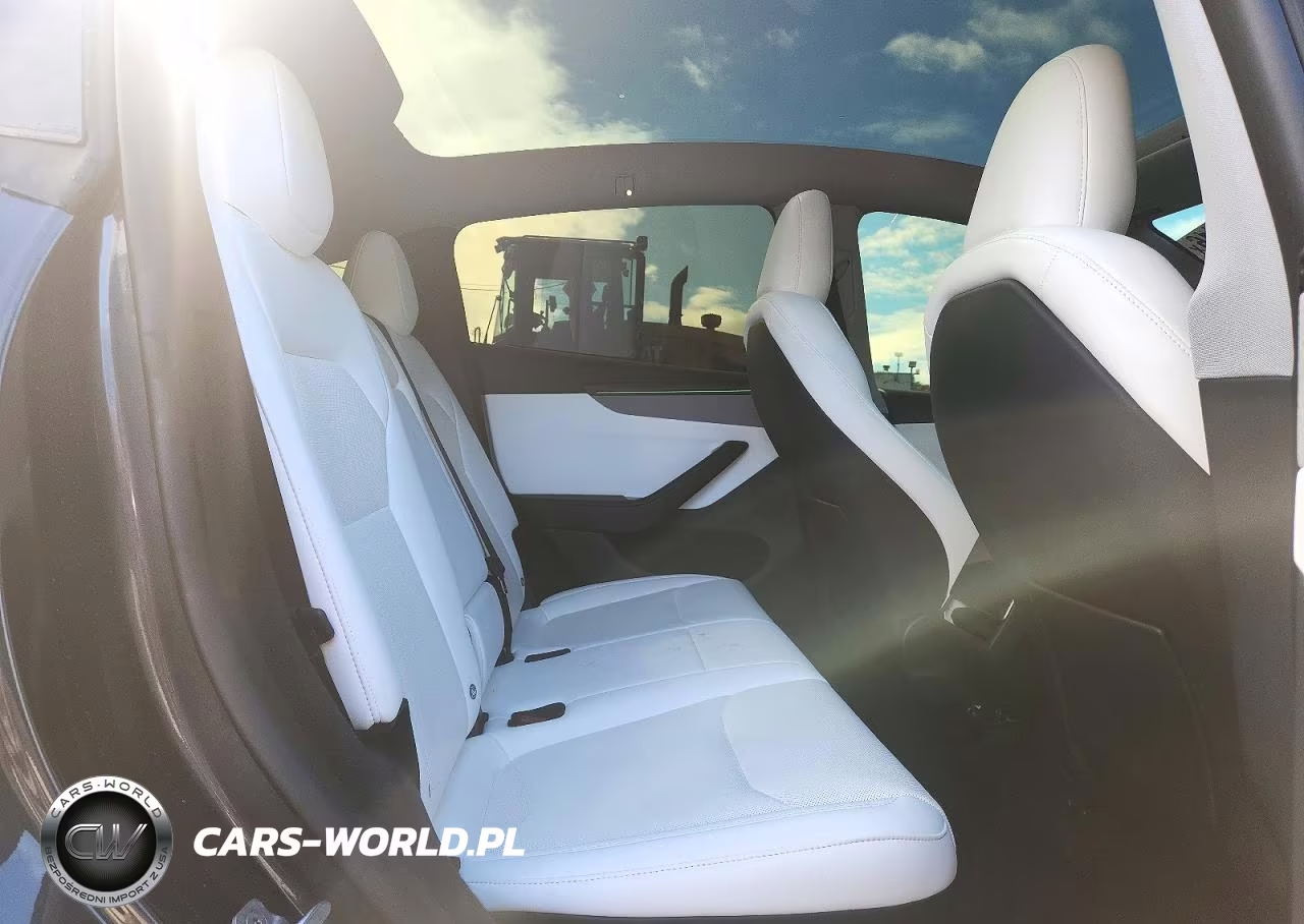 2026 Tesla Model Y VIN:7SAYGDEE1TF532070 - 10