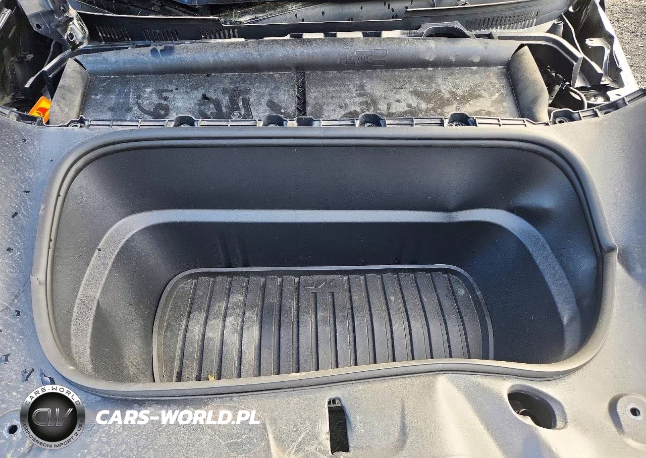 2026 Tesla Model Y VIN:7SAYGDEE1TF532070 - 11