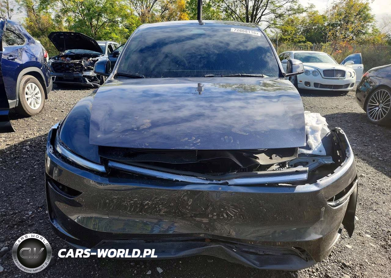 2026 Tesla Model Y VIN:7SAYGDEE1TF532070 - 5