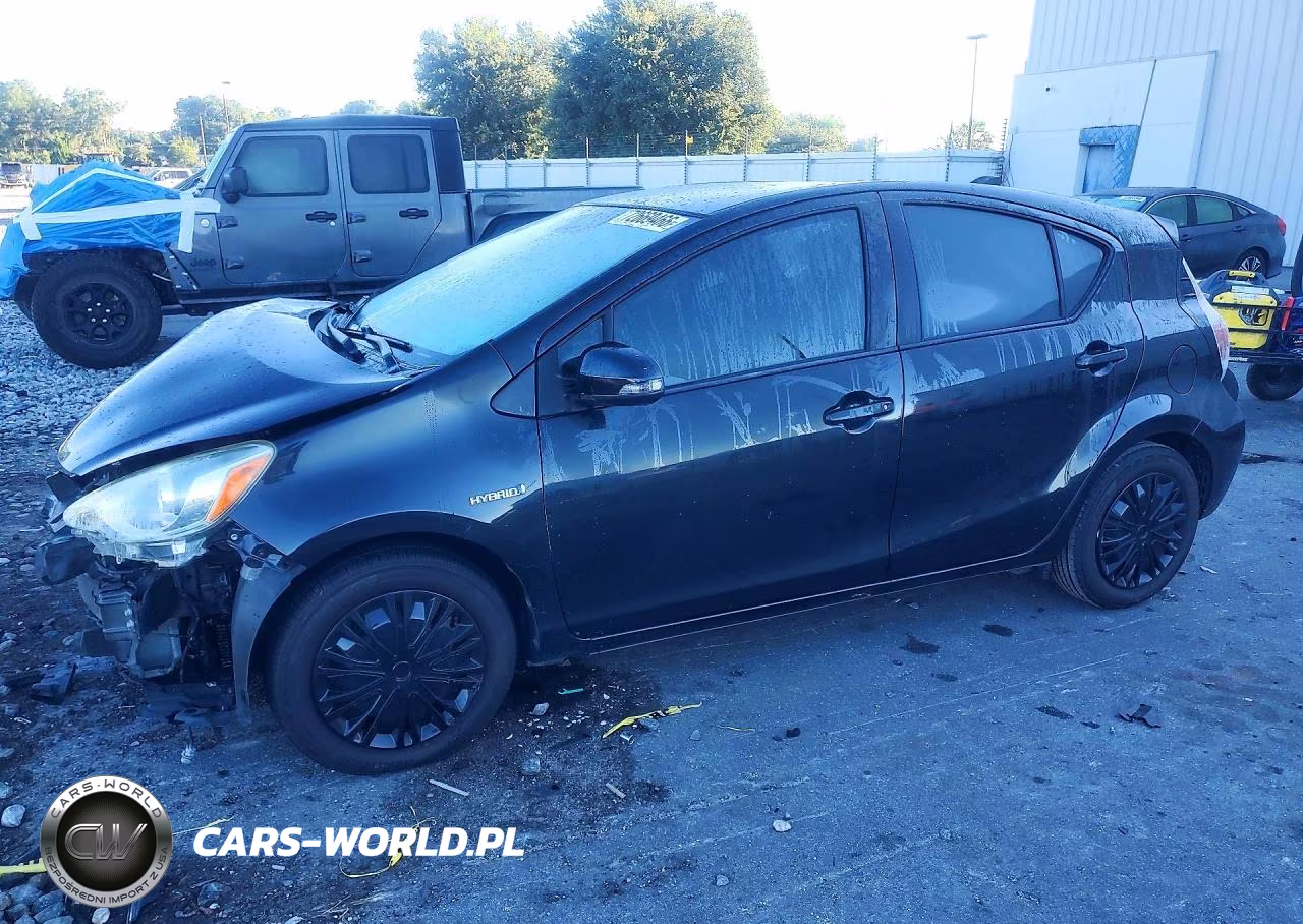 2016 Toyota Prius C Two – zdjęcie 1 z 13