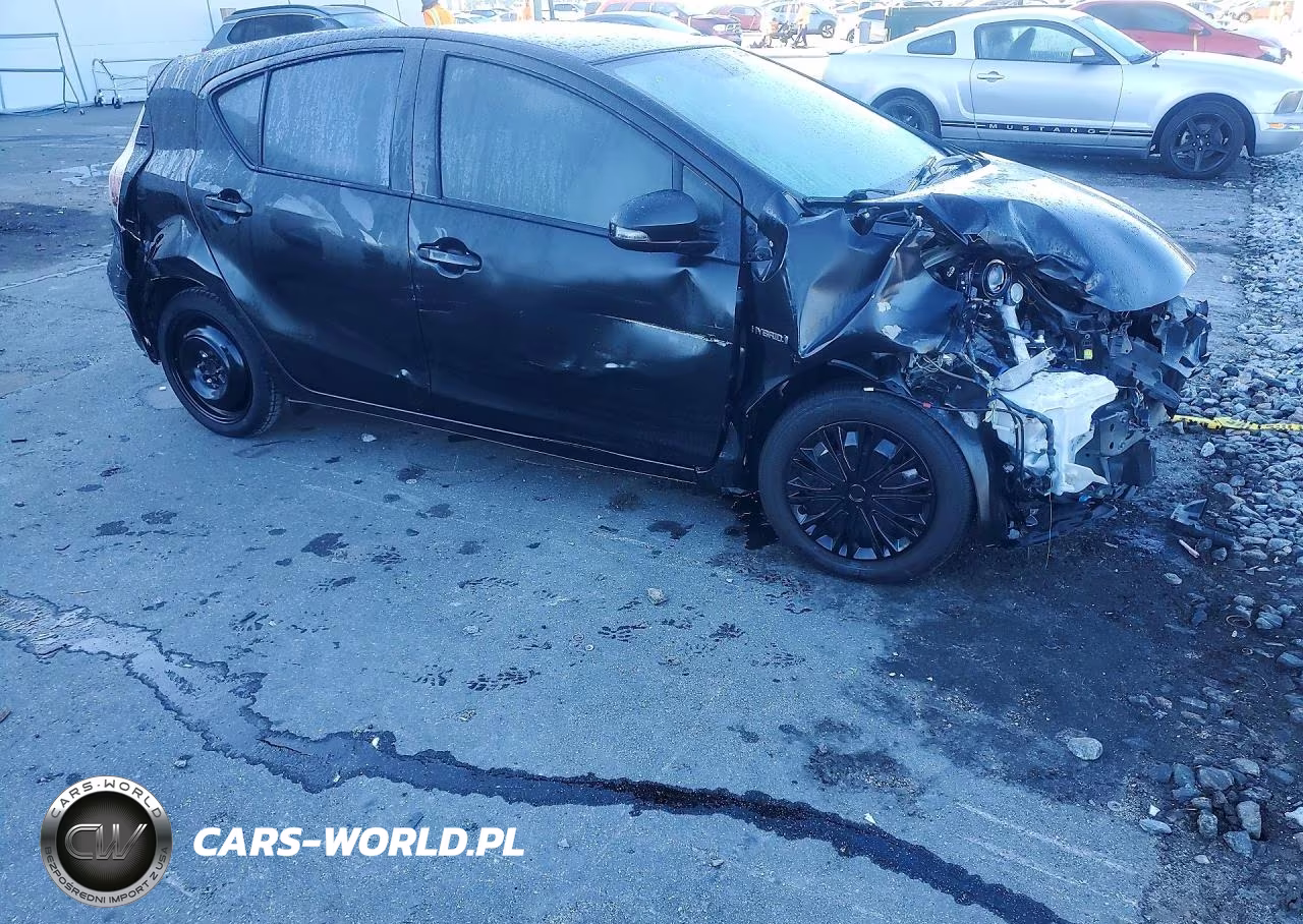 2016 Toyota Prius C Two VIN:JTDKDTB35G1127367 - 4