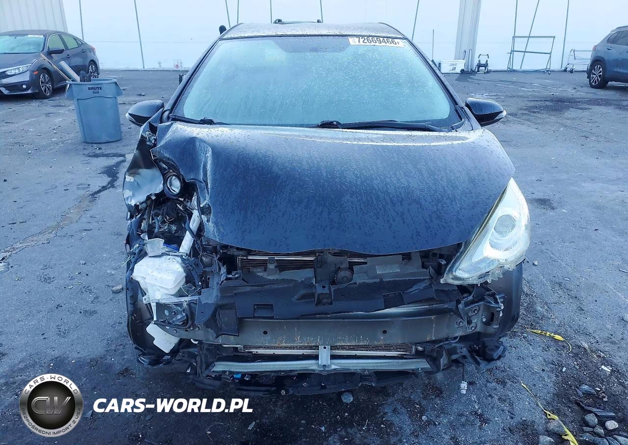 2016 Toyota Prius C Two VIN:JTDKDTB35G1127367 - 5