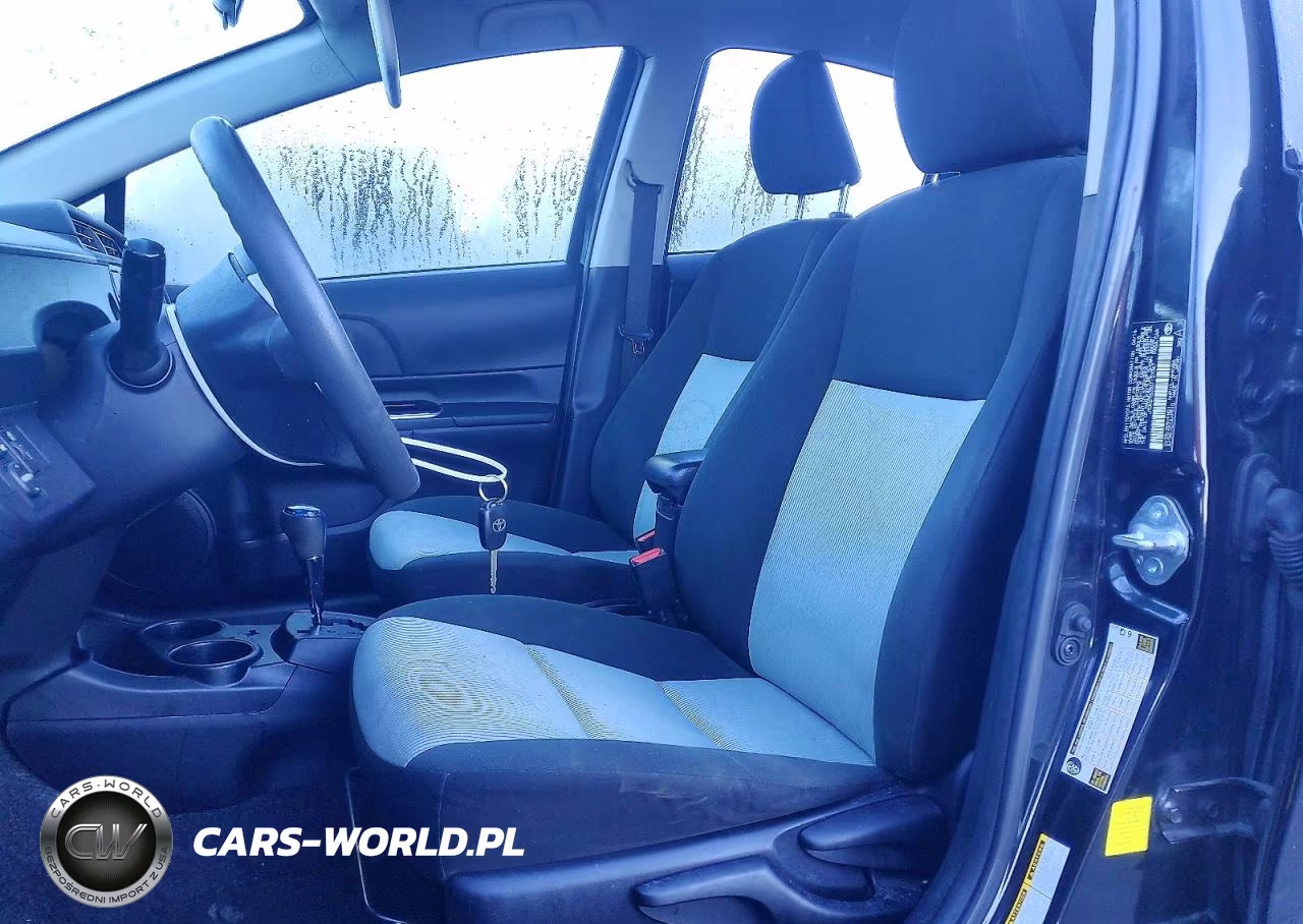 2016 Toyota Prius C Two VIN:JTDKDTB35G1127367 - 7