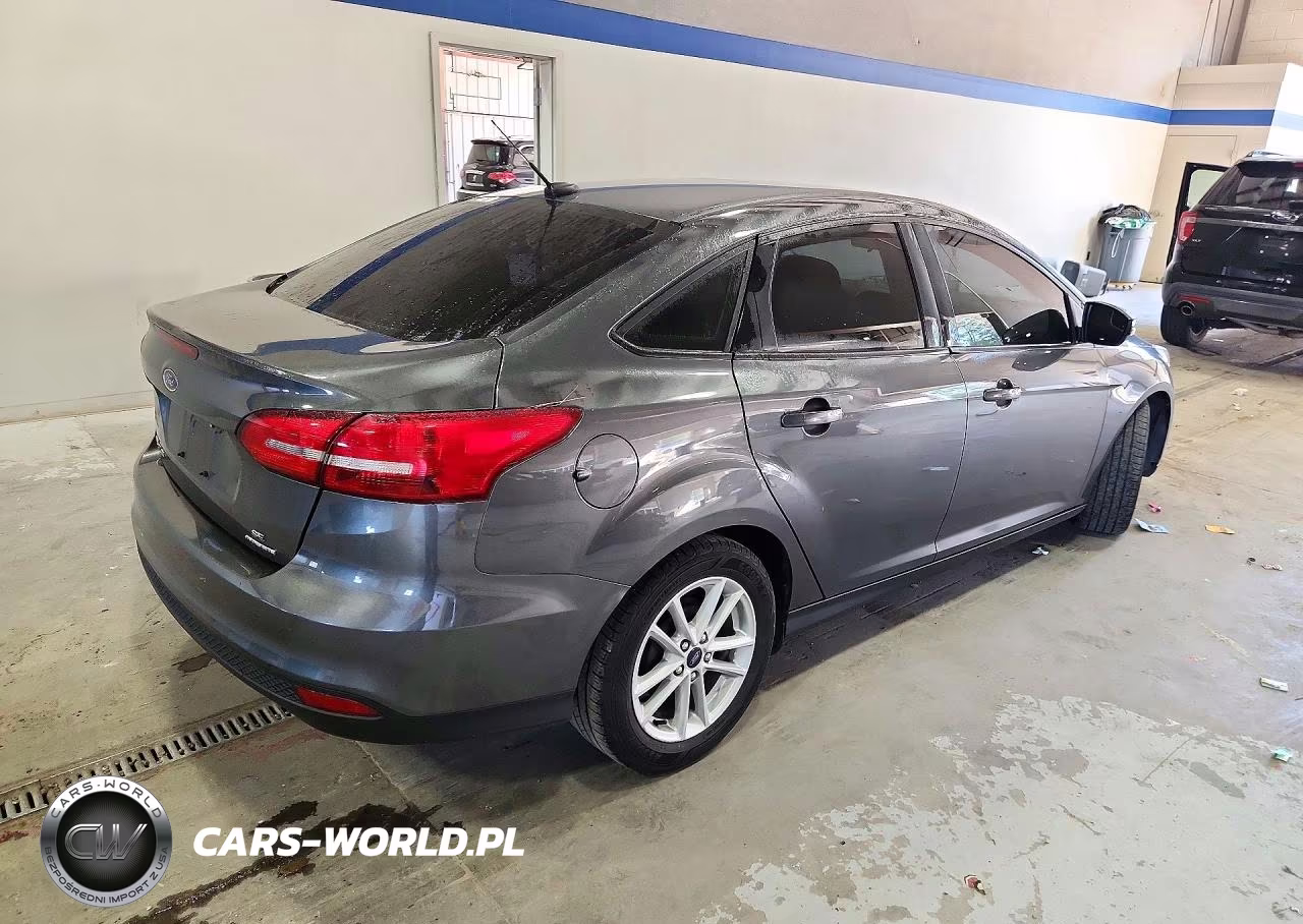 2016 Ford Focus Se VIN:1FADP3F21GL402809 - 3