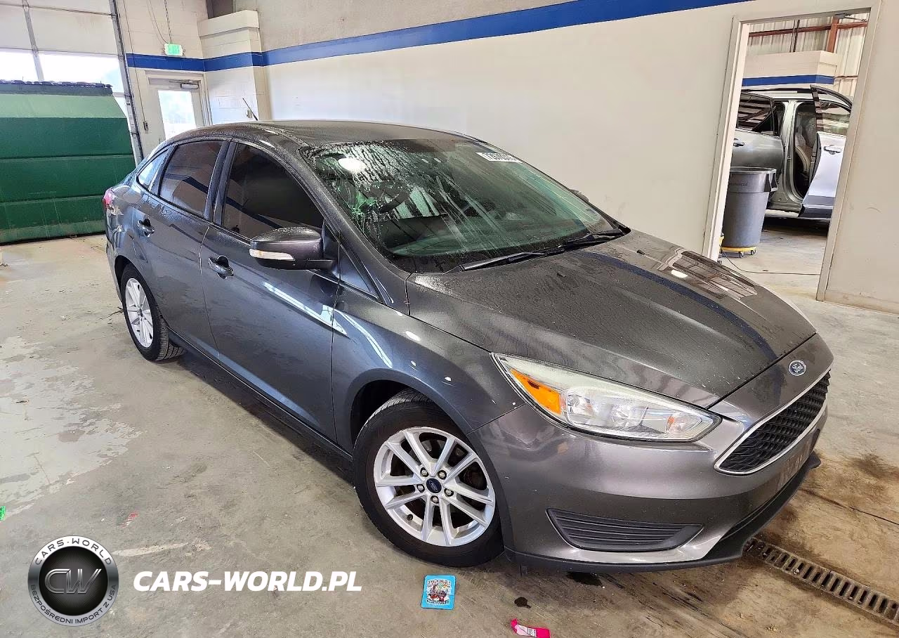2016 Ford Focus Se VIN:1FADP3F21GL402809 - 4