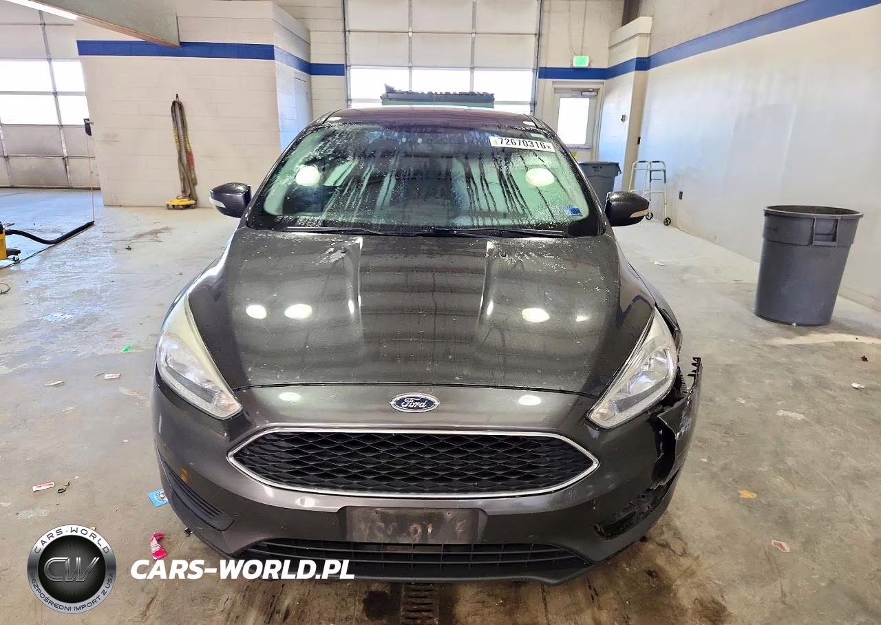 2016 Ford Focus Se VIN:1FADP3F21GL402809 - 5