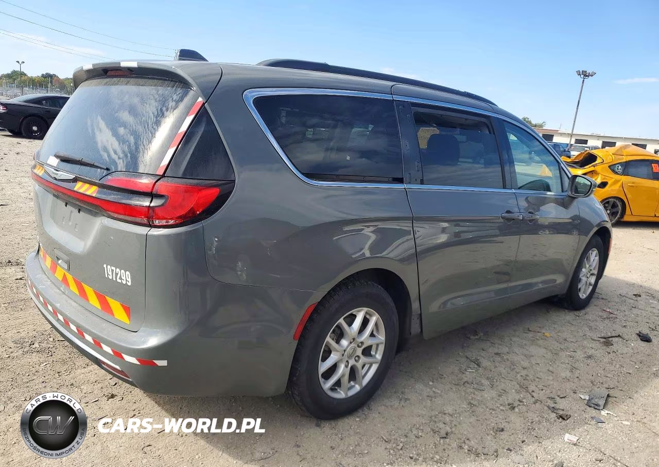 2022 Chrysler Pacifica Touring L VIN:2C4RC1BGXNR197299 - 3