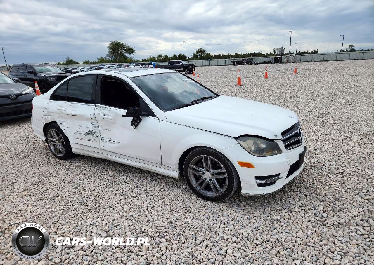 2014 Mercedes-Benz C 250 VIN:WDDGF4HB5EG250882 - 4