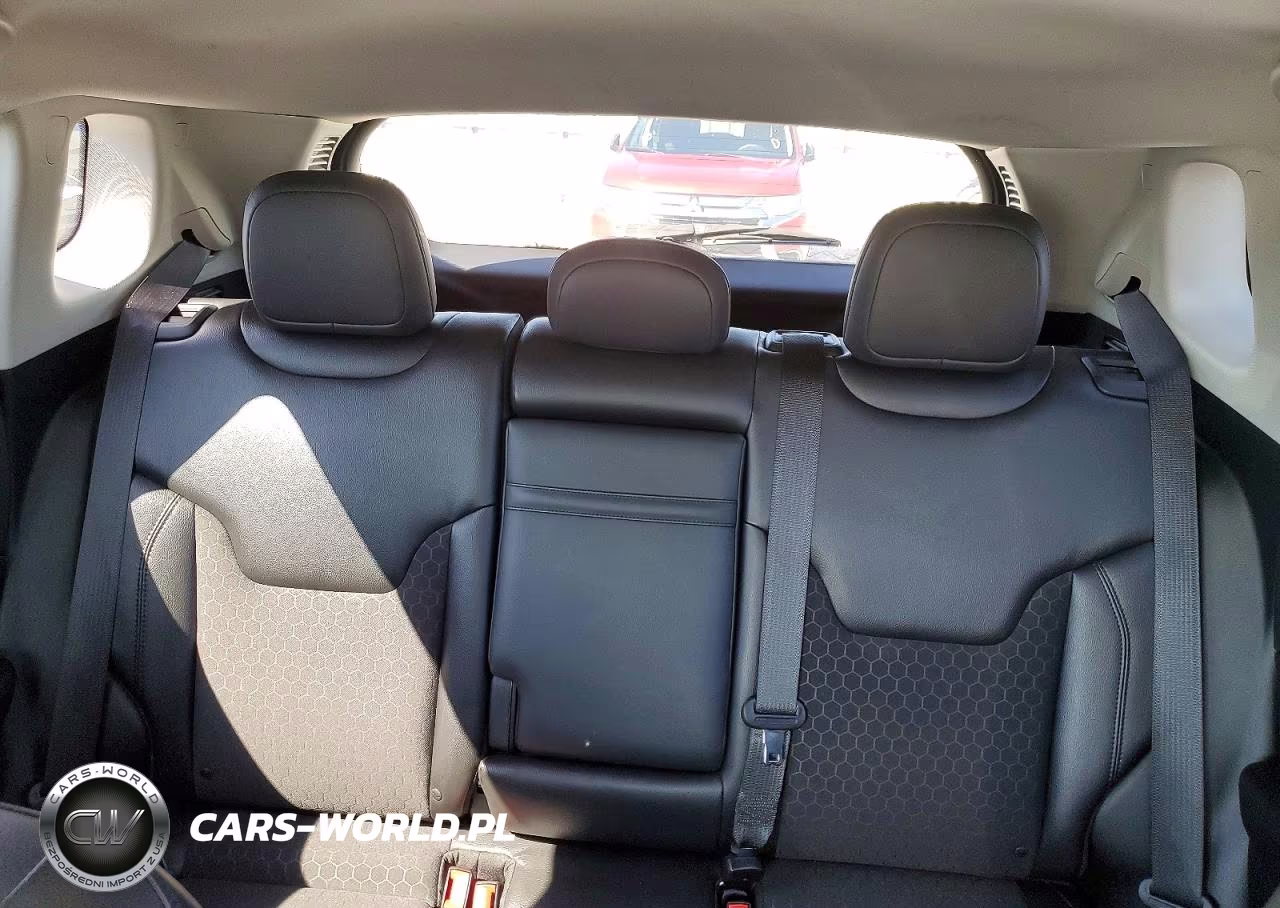 2018 Jeep Compass Latitude VIN:3C4NJCBB8JT300392 - 10