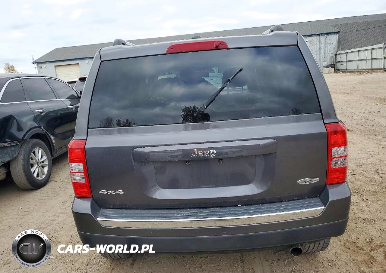 2016 Jeep Patriot Latitude VIN:1C4NJRFB3GD690362 - 6